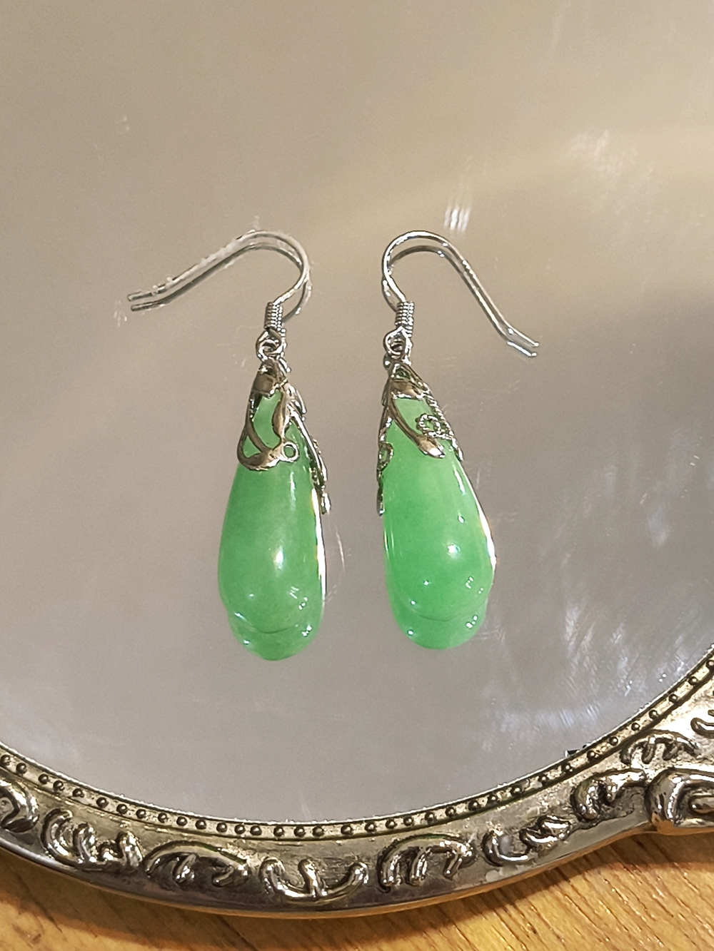 Vintage CP 925 Carolyn Pollack Green Jade Teardrop Earrings UV Reactive Sterling
